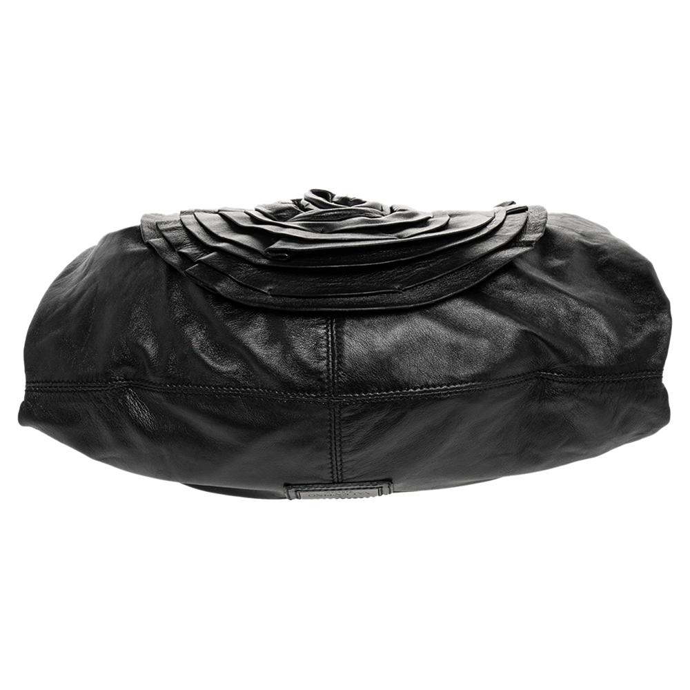 Valentino Black Leather Petale Rose Hobo Bag In Good Condition In Dubai, Al Qouz 2