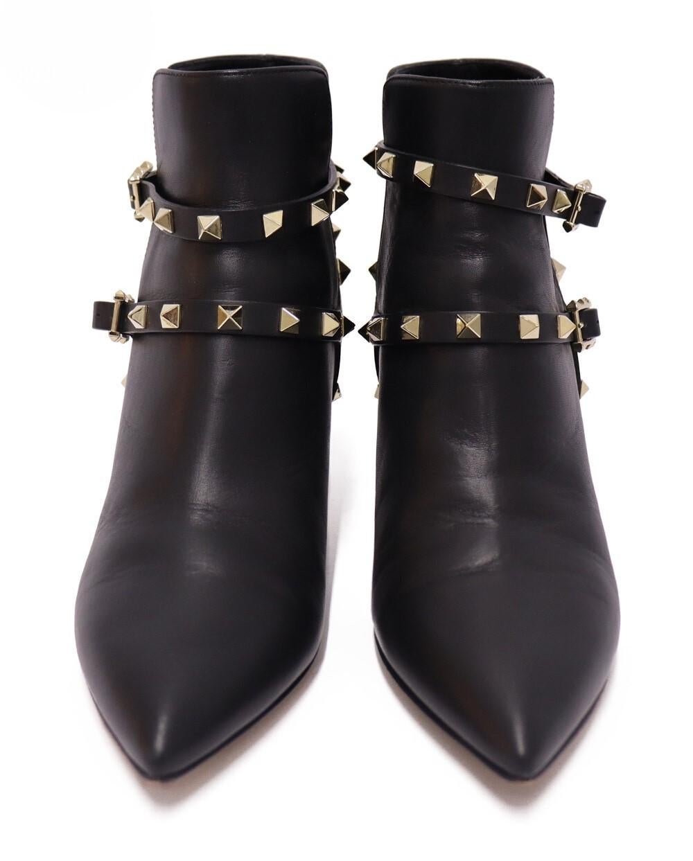 Valentino Black Leather Rockstud  Ankle Boots Size EU 38 In Good Condition For Sale In Amman, JO