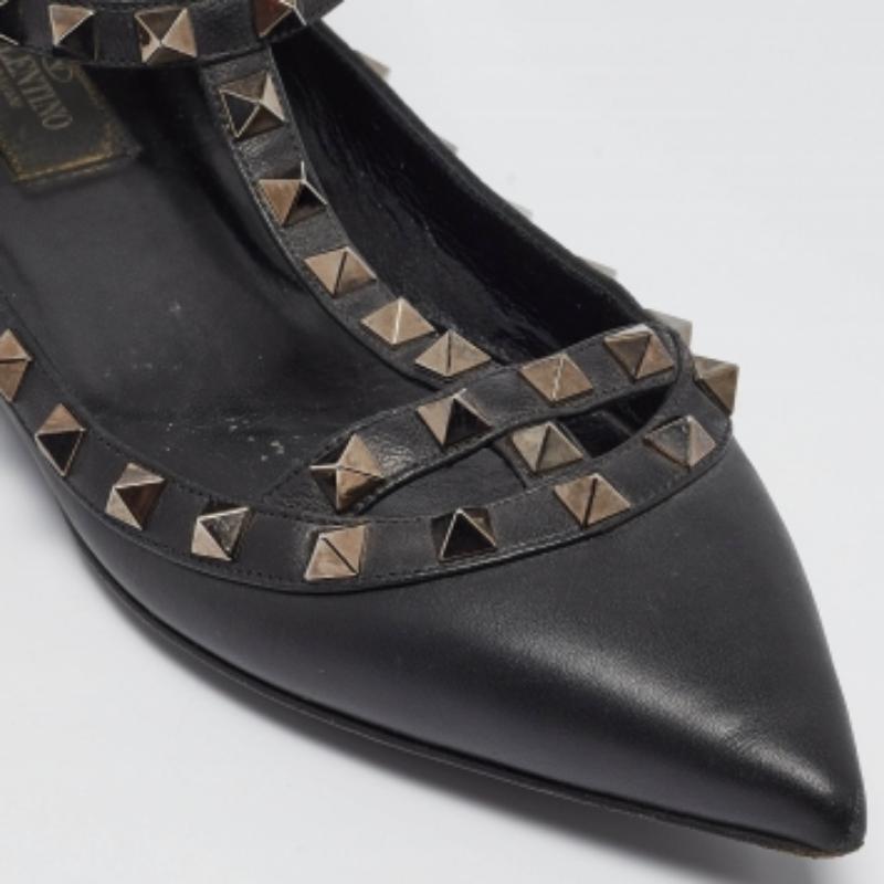 Valentino cuir noir Rockstud Ankle Strap Flats Size 37 Bon état - En vente à Dubai, Al Qouz 2