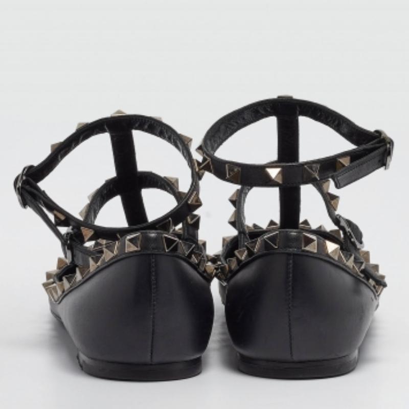Valentino cuir noir Rockstud Ankle Strap Flats Size 37 Pour femmes en vente