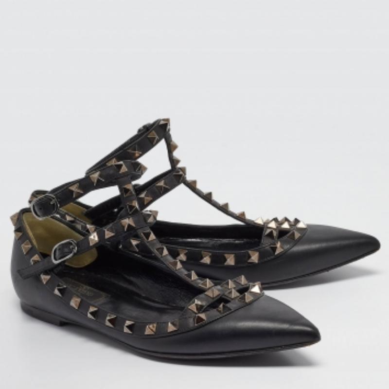 Valentino cuir noir Rockstud Ankle Strap Flats Size 37 en vente 1