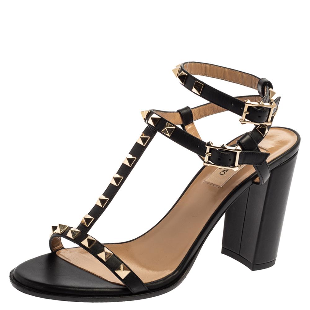 These instantly recognizable sandals from Valentino will lend a stylish and feminine edge to your feet. They have been crafted from leather in a black hue and styled with the signature Rockstud accents on the T-straps. These beauties are complete