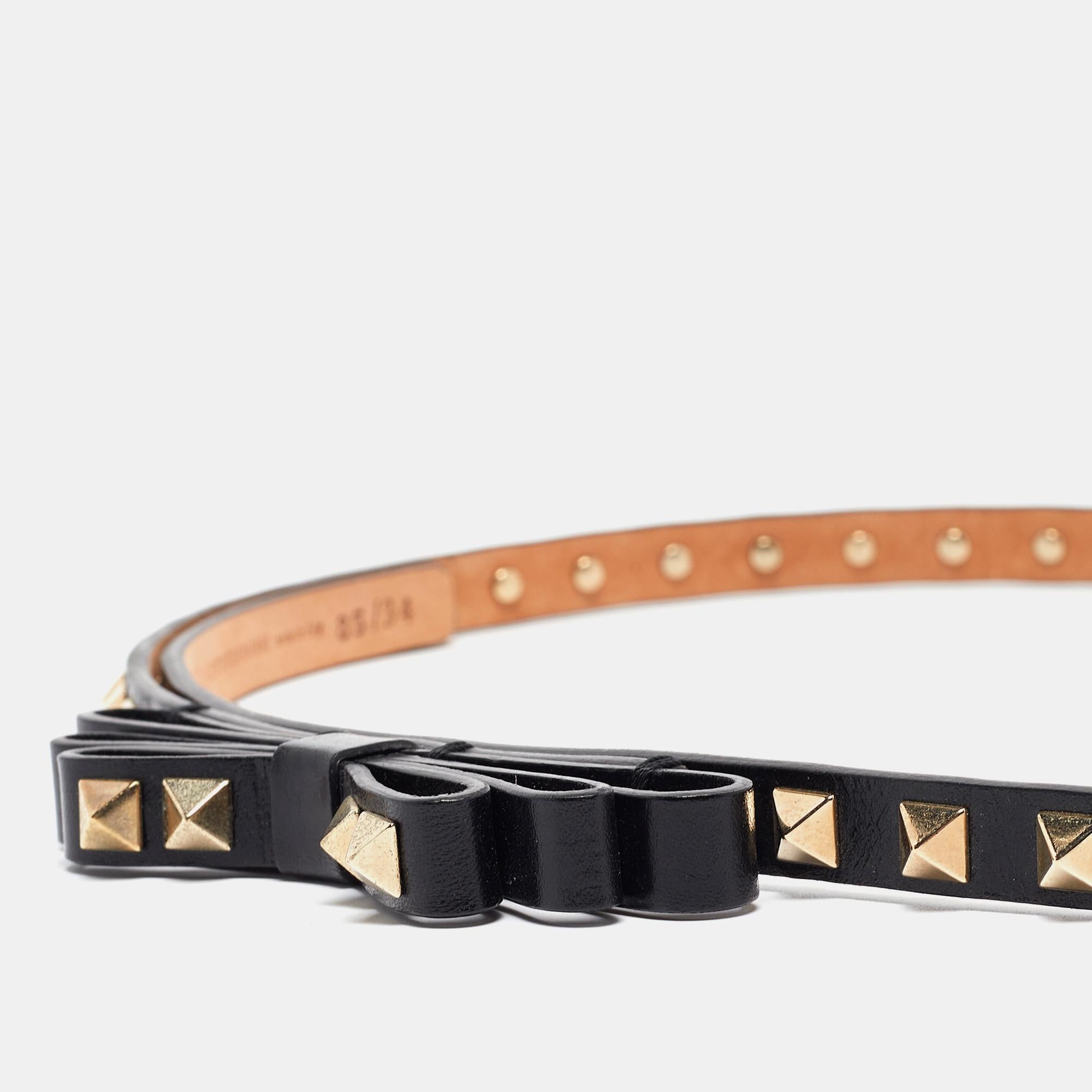 Add a luxe finish to your OOTD with this Valentino belt. It is carefully crafted to last well and boost your style for a long time.