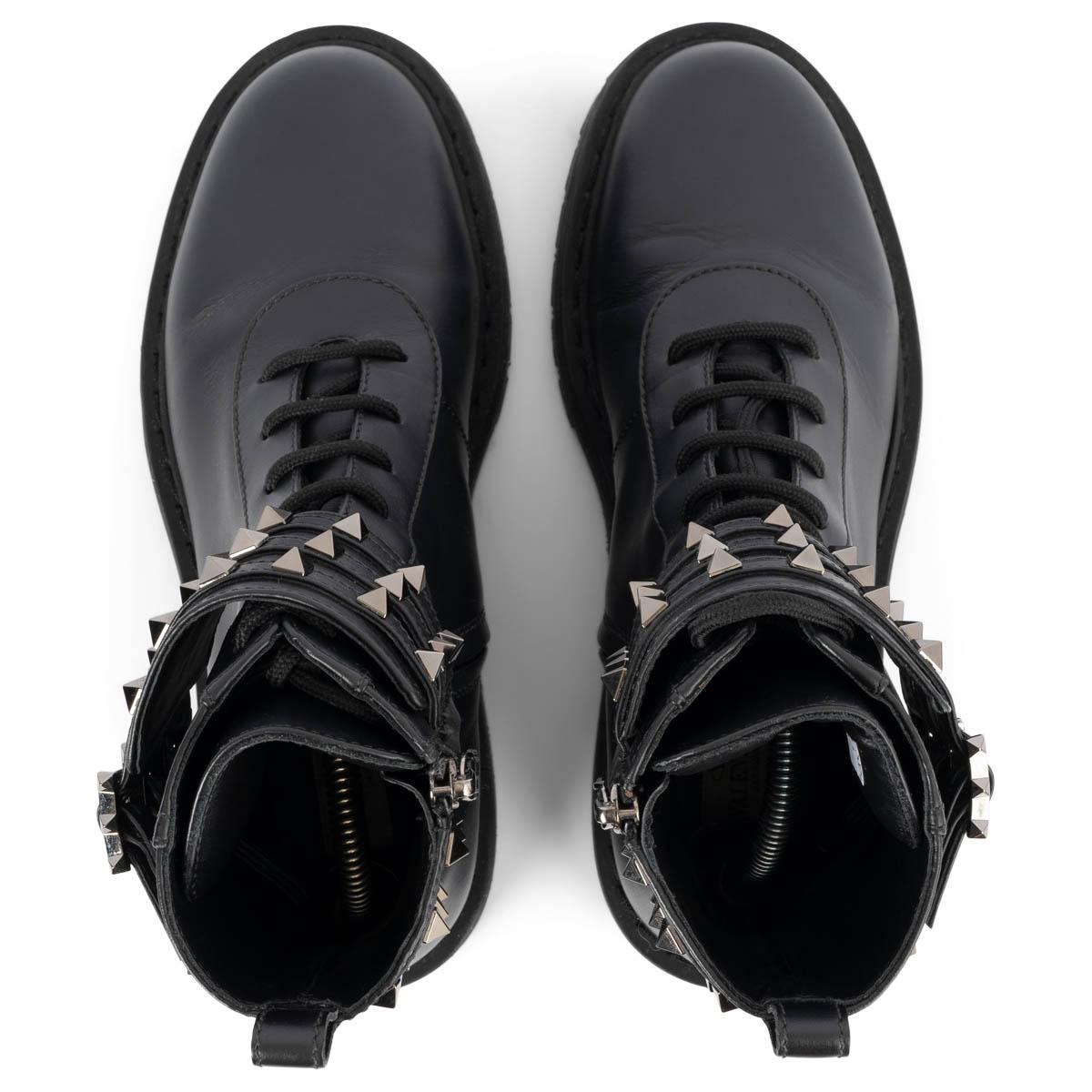 VALENTINO black leather ROCKSTUD BUCKLE Combat Boots Shoes 39.5 In Excellent Condition For Sale In Zürich, CH