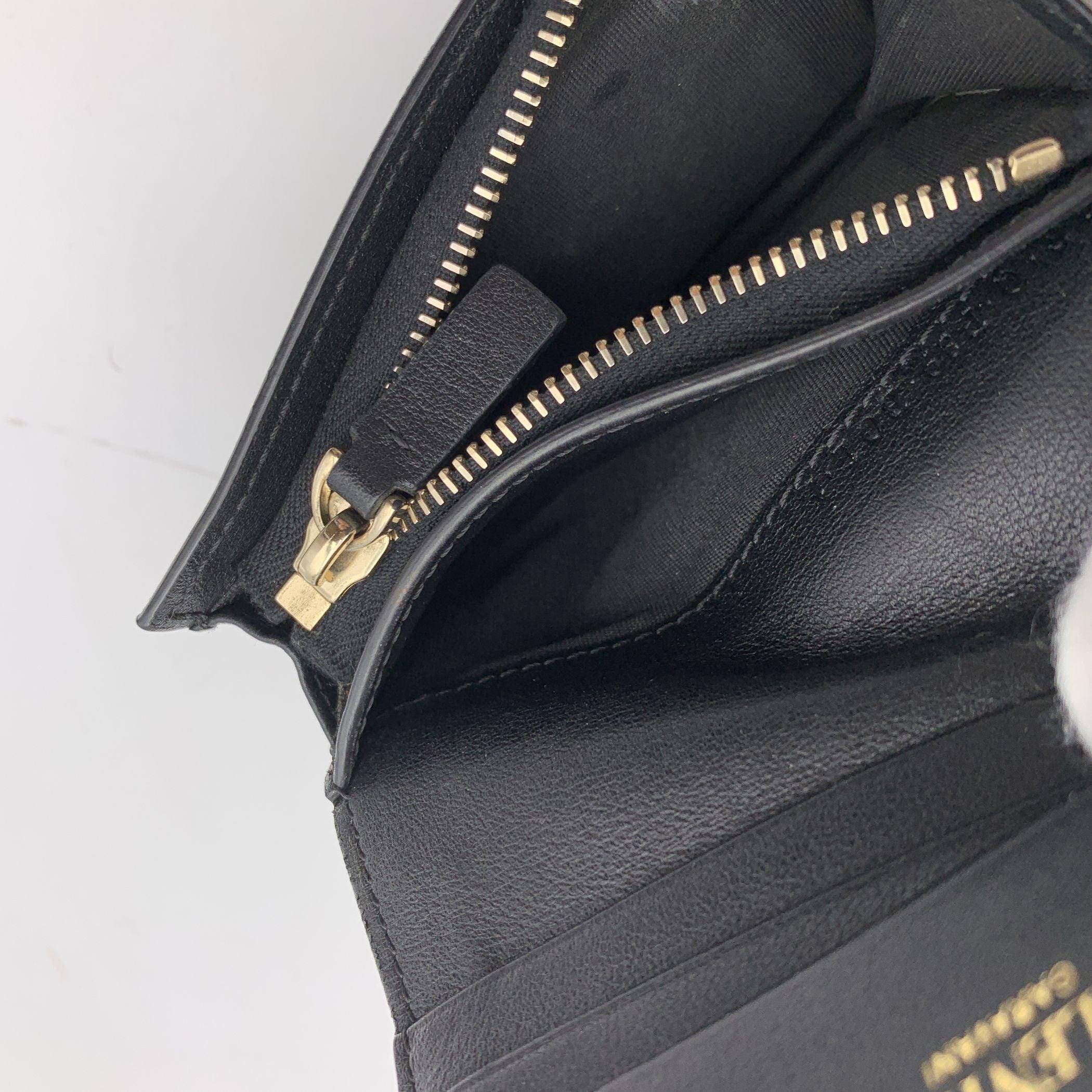 Valentino Schwarzes Leder Rockstud kompakte französische Klappe Brieftasche im Angebot 2