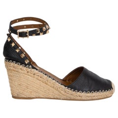 VALENTINO - Chaussures espadrilles en cuir noir rockSTUD DOUBLE 85 WEDGE 39