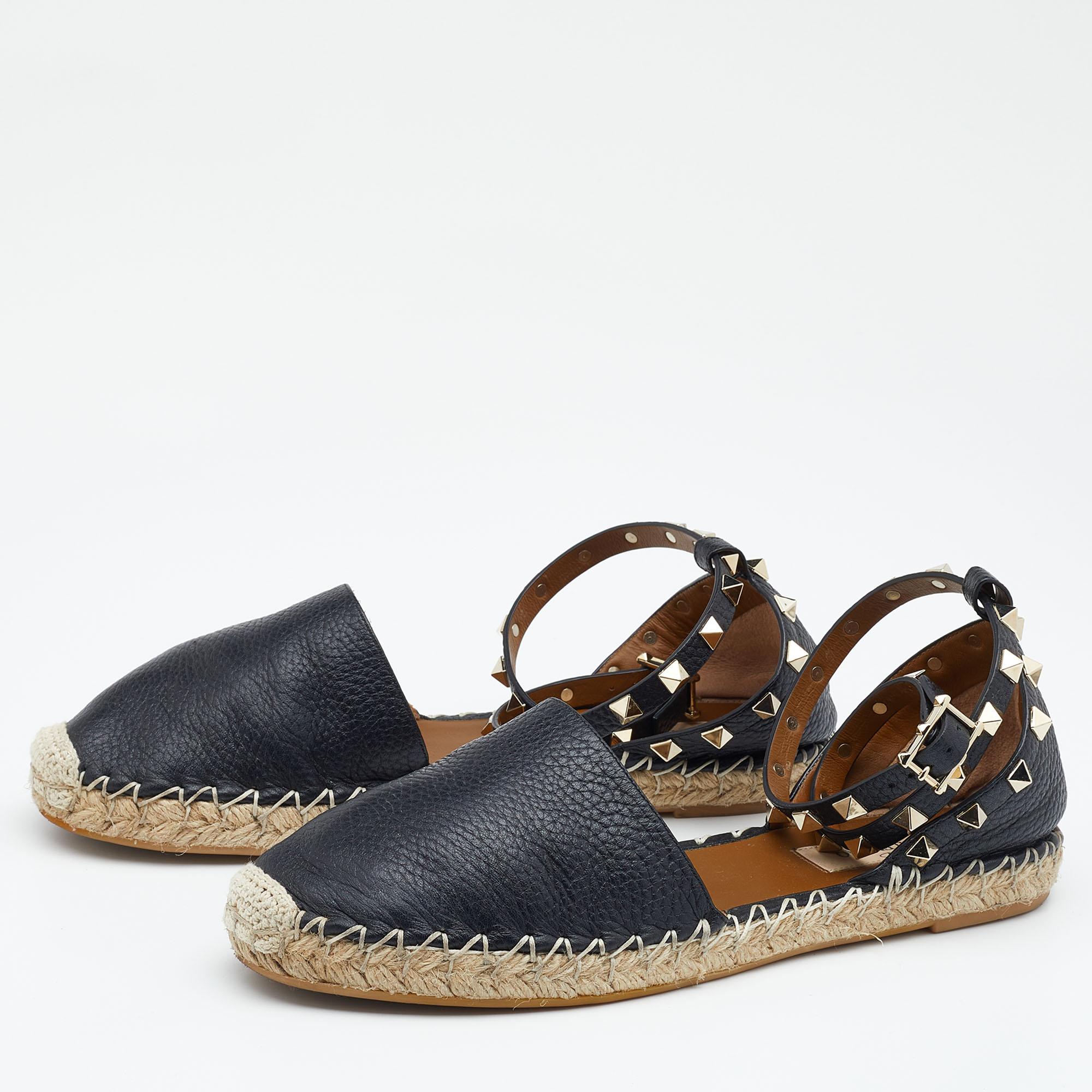 Step out in style with these espadrille flats from Valentino. Featuring a shade of black with closed toes, ankle straps with signature Rockstuds, and braided detailing on the midsoles, these flats are sure to stand out. They are finished with