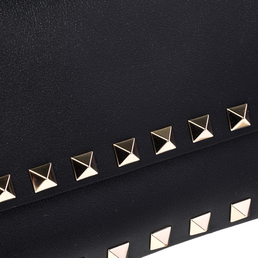 Valentino Black Leather Rockstud Flap Belt Bag In New Condition In Dubai, Al Qouz 2