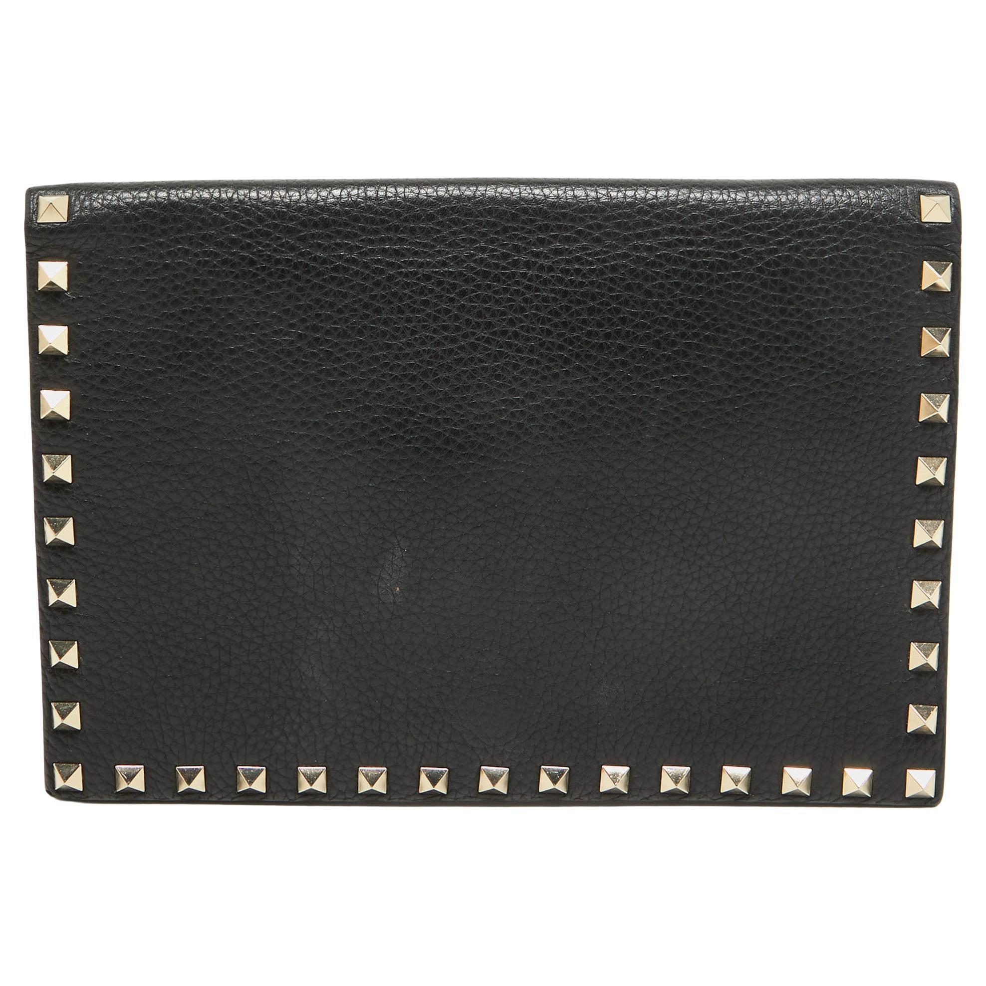 Indulge in timeless luxury with this Valentino clutch. Meticulously crafted, this iconic piece combines heritage, elegance, and craftsmanship, elevating your style to a level of unmatched sophistication.

Includes: Original Dustbag, Extra