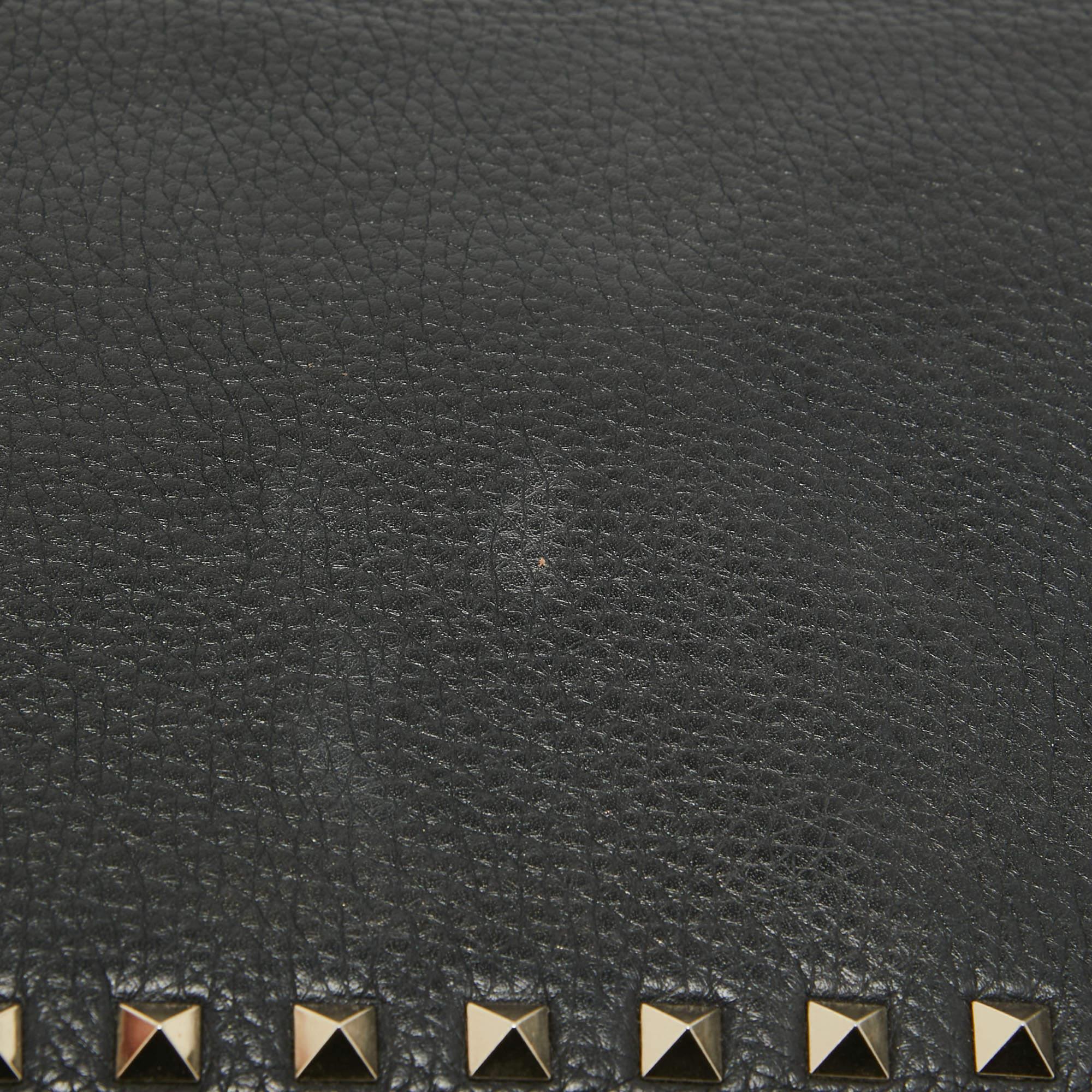 Valentino Black Leather Rockstud Flap Organizer Clutch In Good Condition In Dubai, Al Qouz 2