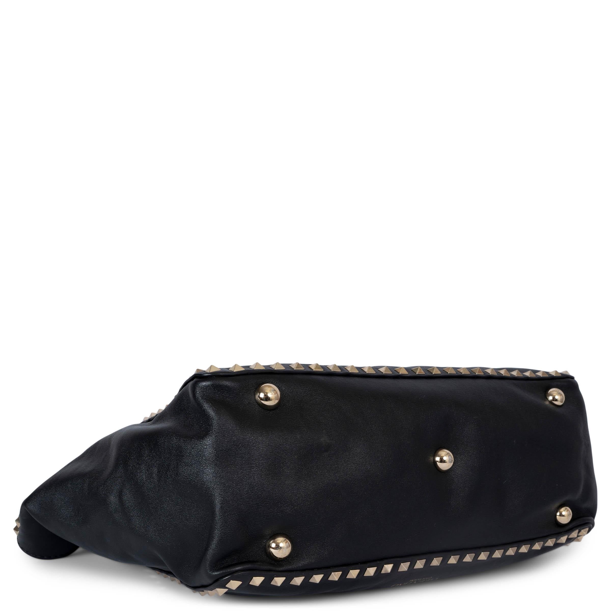 VALENTINO black leather ROCKSTUD MEDIUM TOTE Bag In Fair Condition For Sale In Zürich, CH