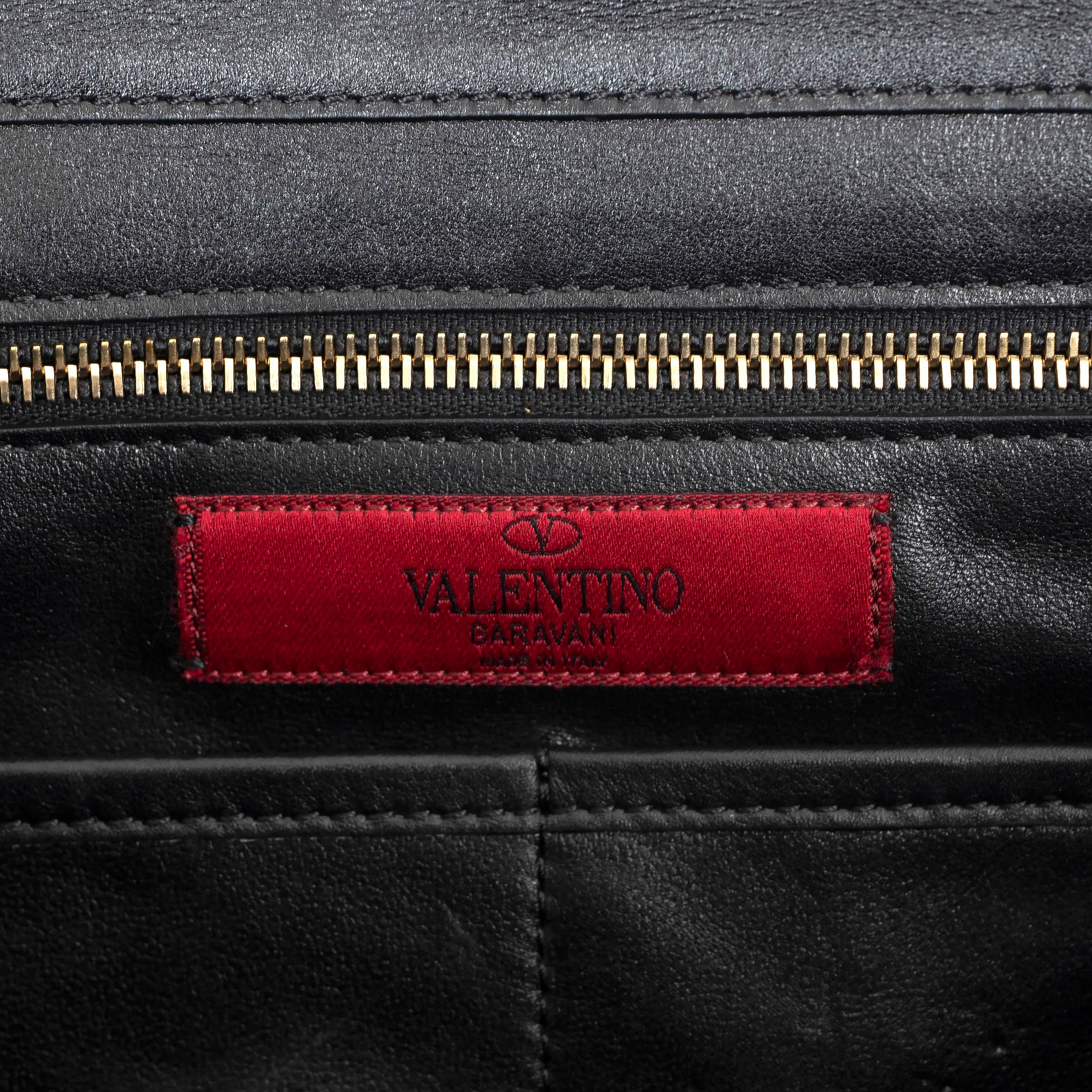 VALENTINO black leather ROCKSTUD MEDIUM TOTE Bag For Sale 2