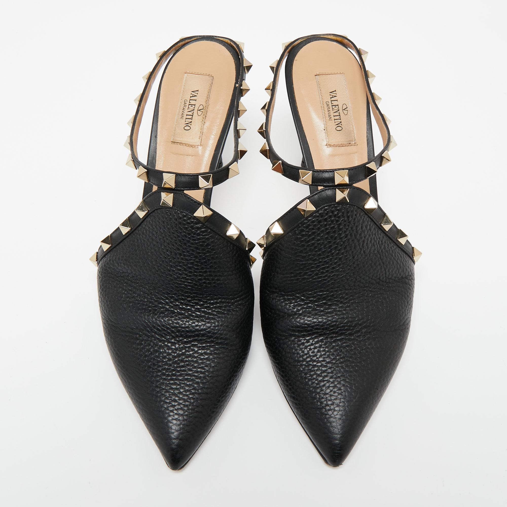 These mule sandals from the House of Valentino are all about class and elegance! They are made from black leather, which is enriched with Rockstud embellishments. They have pointed toes, slender heels, and a slip-on feature. Flaunt your chic style