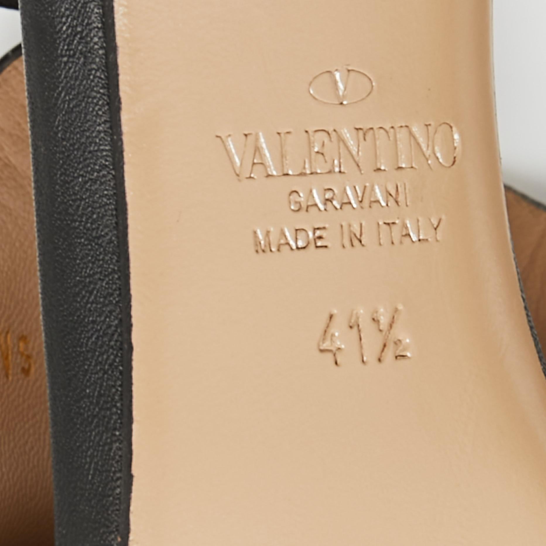 Valentino Schwarze Pantolettensandalen aus Leder mit Nieten Größe 41,5 im Angebot 3