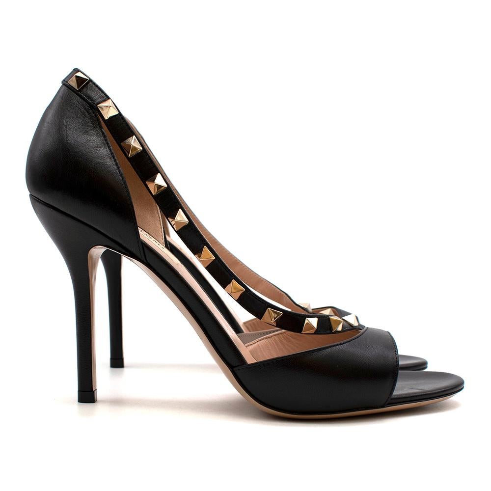 Valentino Black Leather Rockstud Open Toe Pumps

-Made of soft leather 
-Iconic Rockstud cross strap 
-Open toe 
-Stiletto heels 
-Soft leather lining
-Neutral very desirable style 

Materials:

Main-leather 
Lining-leather 
Soles-leather 

Made in
