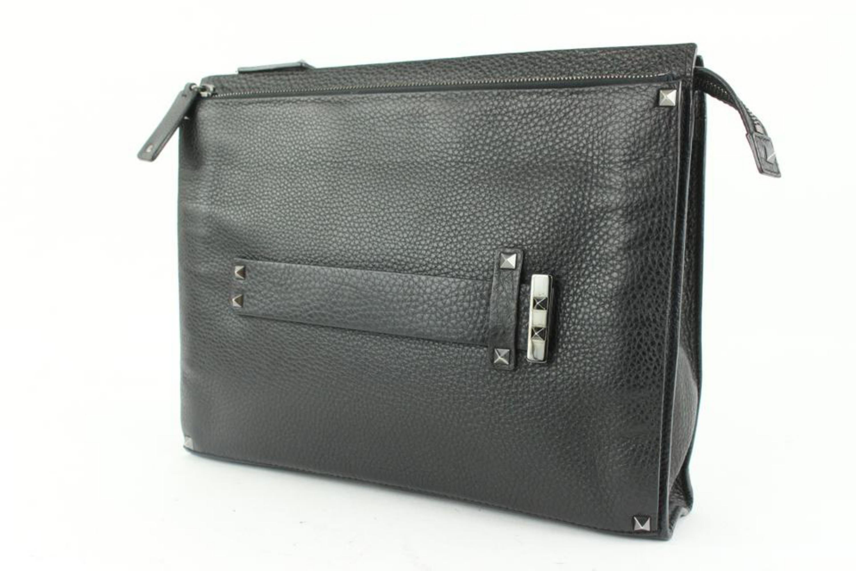 Valentino Black Leather Rockstud Panel Clutch Handle Bag 111va17
Date Code/Serial Number: BS-M467VAP2
Made In: Italy
Measurements: Length:  12