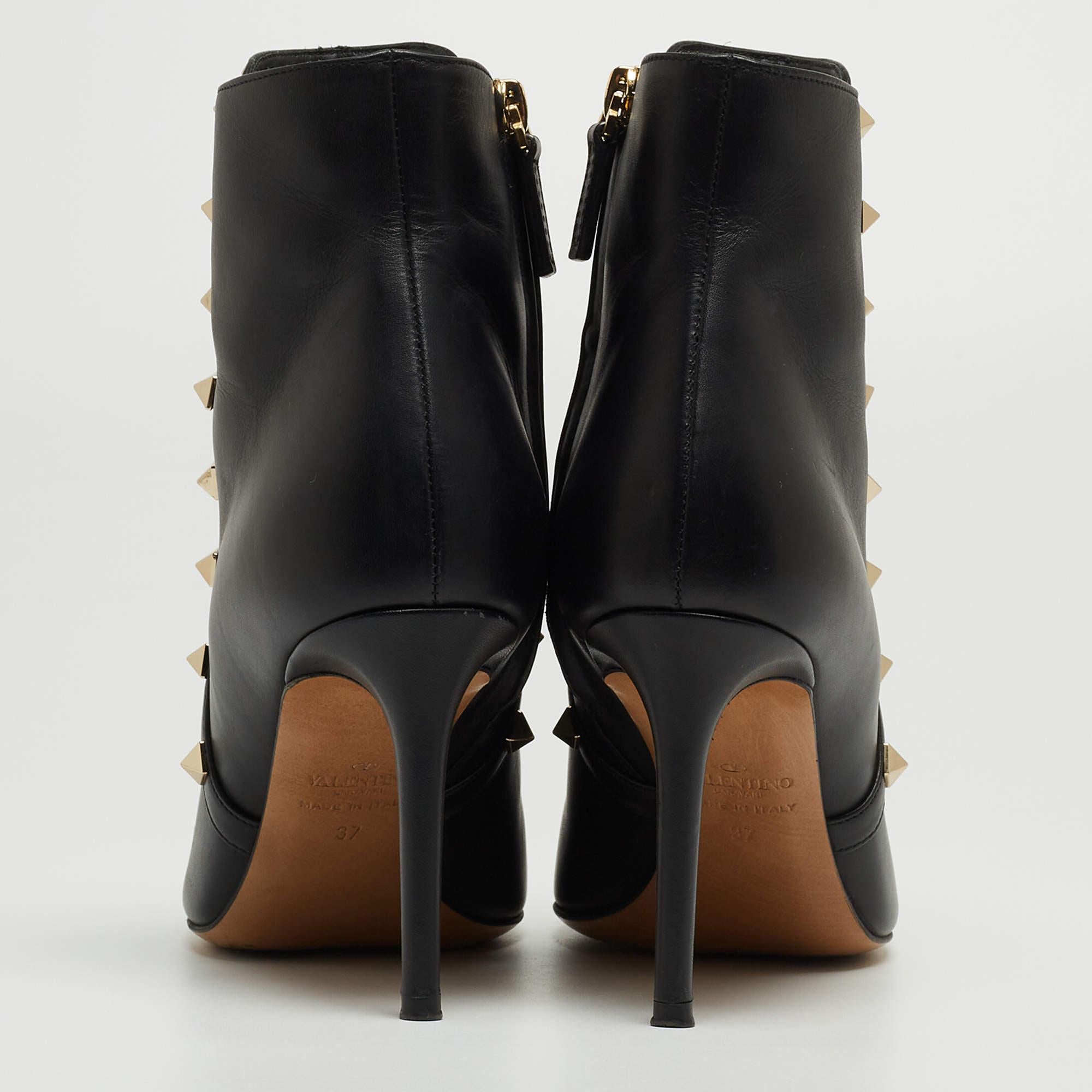 Valentino Black Leather Rockstud Pointed Toe Boots Size 37 In Good Condition In Dubai, Al Qouz 2