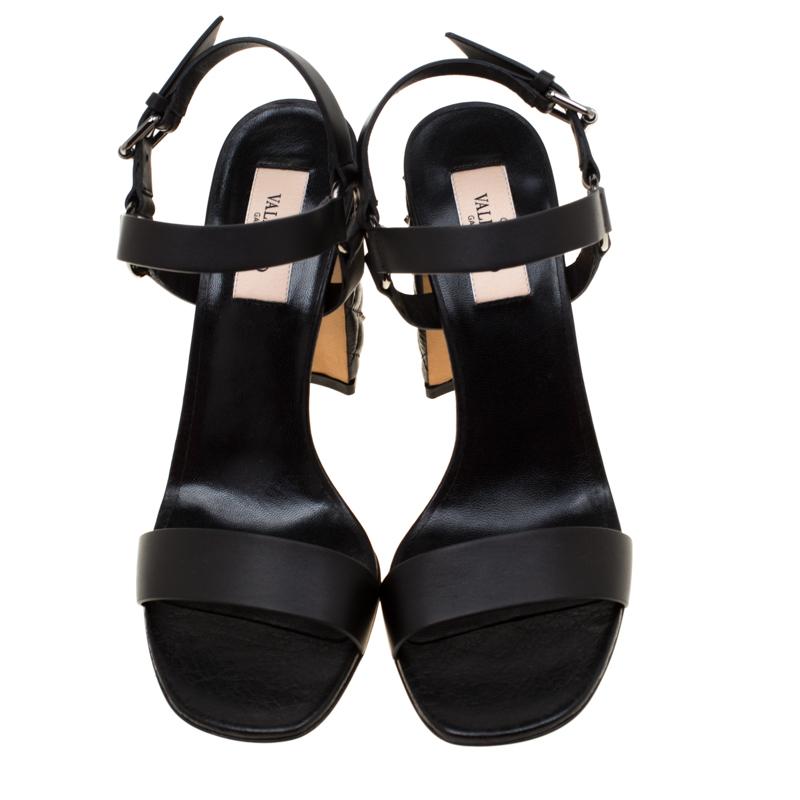 Simplicity is the ultimate sophistication, and these black block heel sandals remind one of exactly that. It is crafted impeccably from the finest leather and has an amazing Rockstud design that sets it apart. They come with ankle straps. These