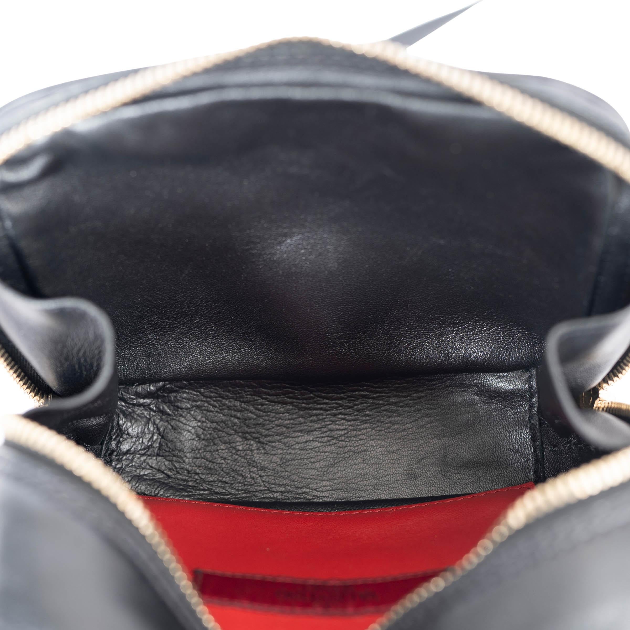 Women's VALENTINO black leather ROCKSTUD SPIKE DOUBLE ZIP CAMERA Bag For Sale