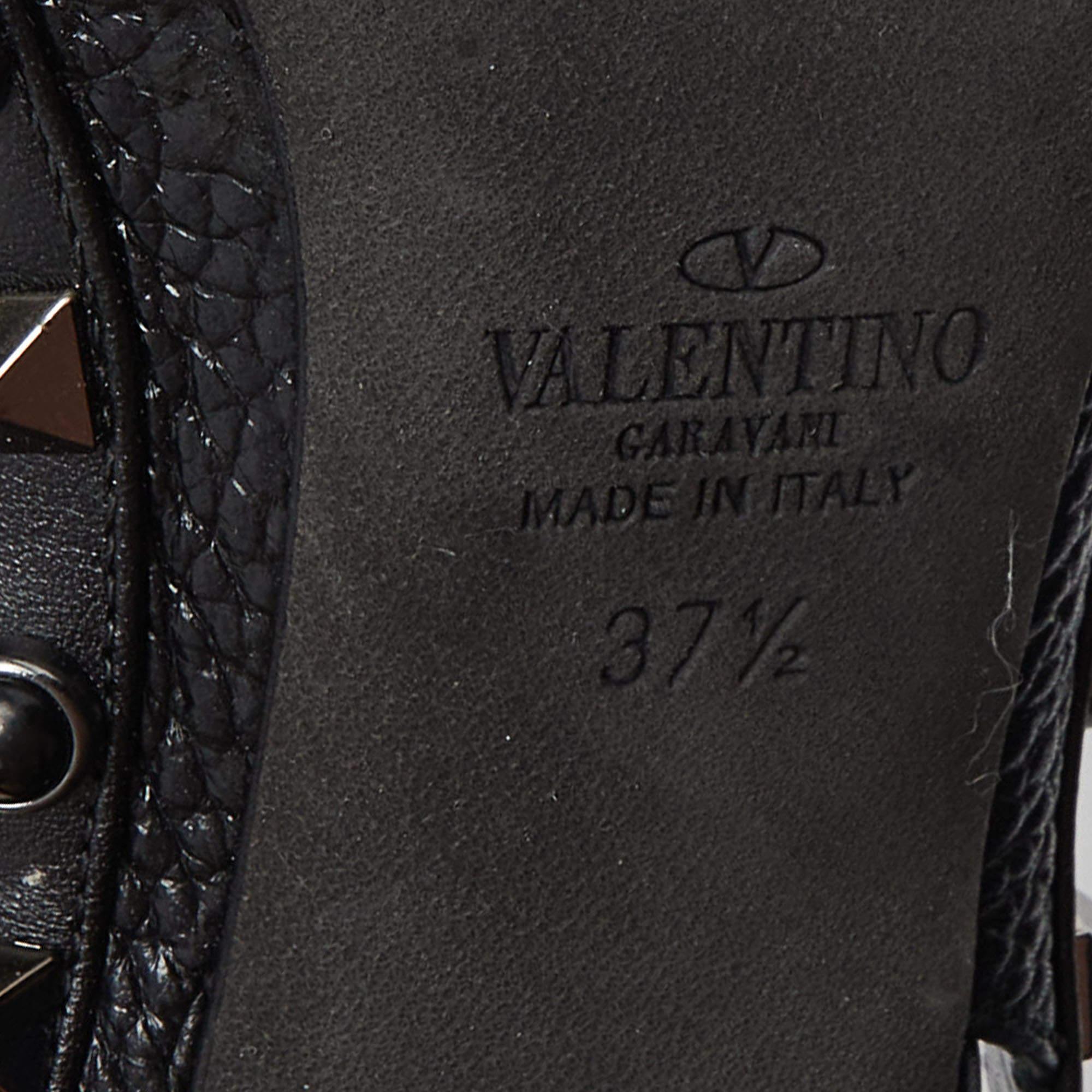Valentino Leather Black Rockstud Strappy Pointed Toe Pumps Size 37.5 en vente 4