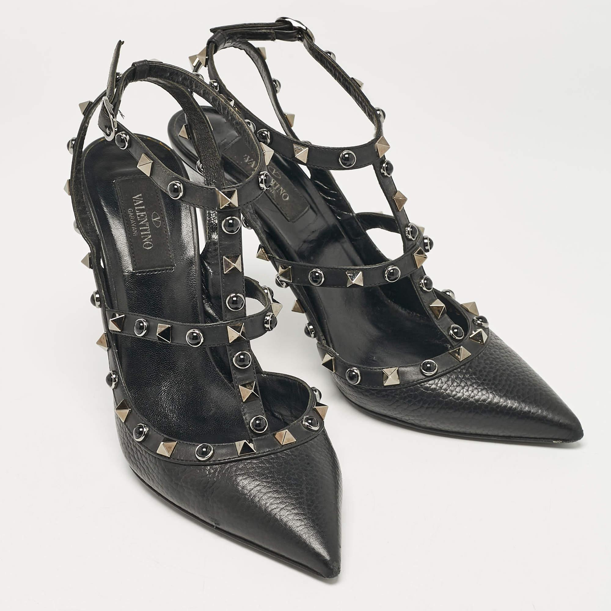 Valentino Black Leather Rockstud Strappy Pointed Toe Pumps Size 39 en Bueno estado para la venta en Dubai, Al Qouz 2