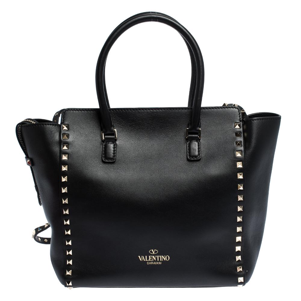 Valentino brings you this super-stylish tote that carries a grand design. It has a black leather exterior decorated with the signature Rockstud details and a flip-lock. The tote is complete with a spacious interior, two top handles, and a shoulder