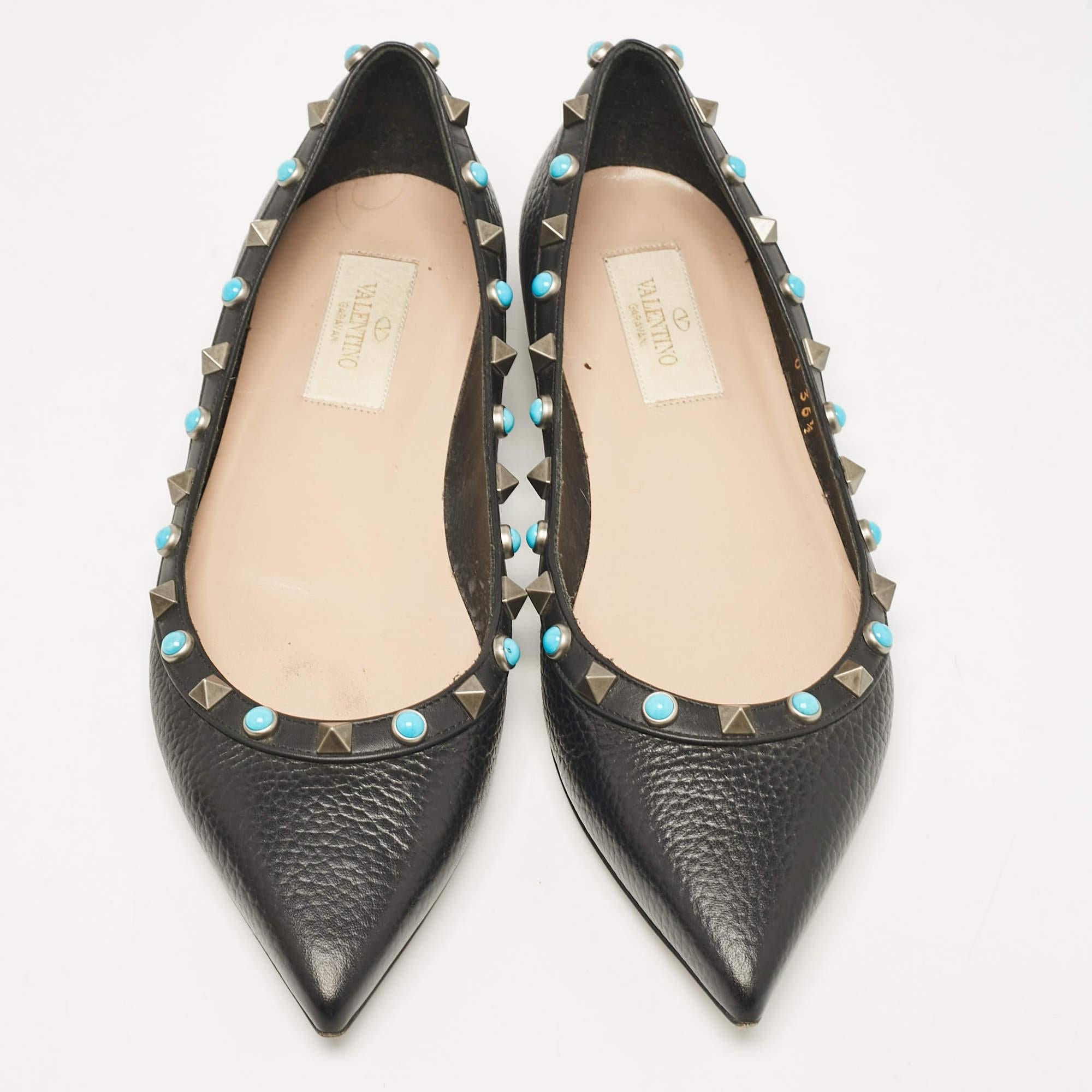 Valentino Black Leather Rolling Rockstud Ballet Flats Size 36.5 In Good Condition For Sale In Dubai, Al Qouz 2