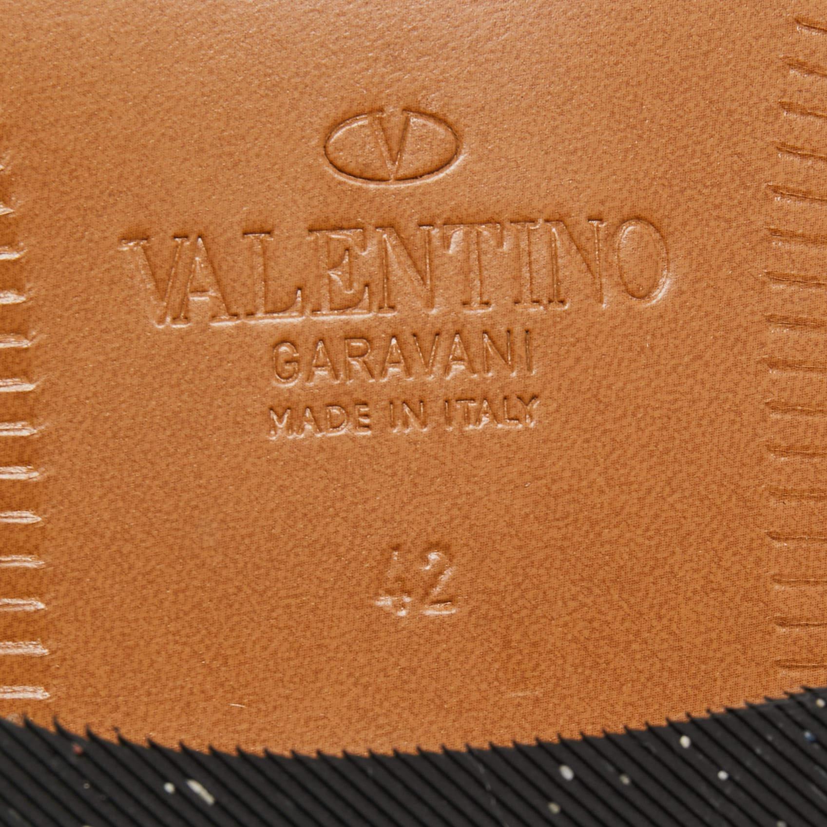 Valentino Black Leather Roman Stud Derby Size 42 For Sale 2