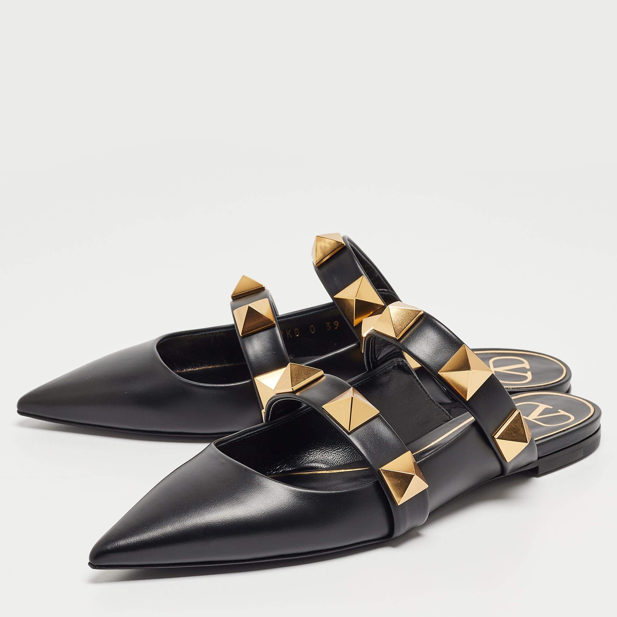 Valentino Black Leather Roman Stud Flat Mules Size 39 In Excellent Condition In Dubai, Al Qouz 2