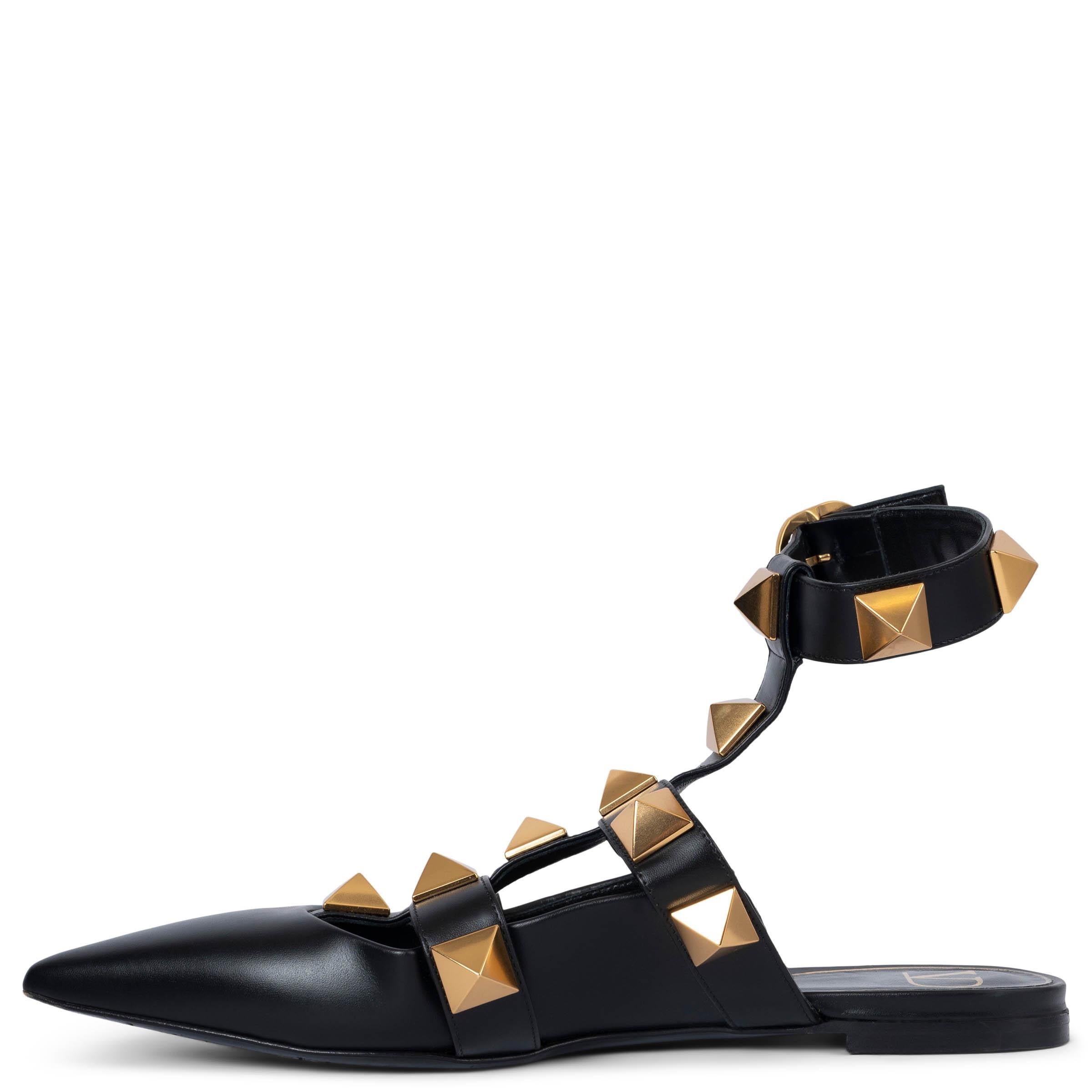 VALENTINO black leather ROMAN STUD Flats Shoes 39.5 In Excellent Condition For Sale In Zürich, CH
