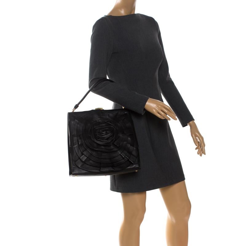 Valentino Black Leather Rose Kisslock Frame Top Handle Bag In Good Condition In Dubai, Al Qouz 2