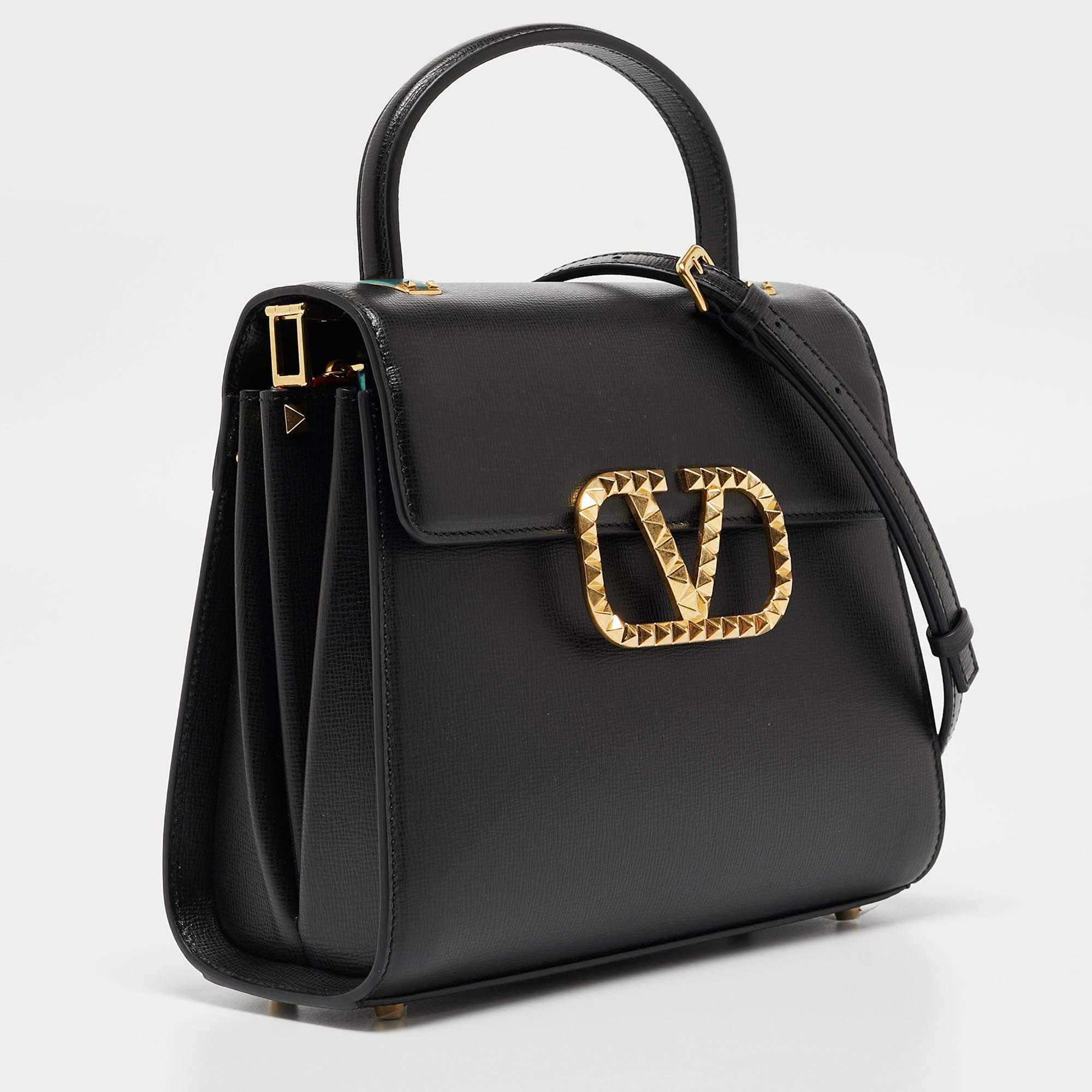 Ensure your day's essentials are in order and your outfit is complete with this Valentino Alcove bag. Crafted using the best materials, the bag carries the maison's signature of artful craftsmanship and enduring appeal.

