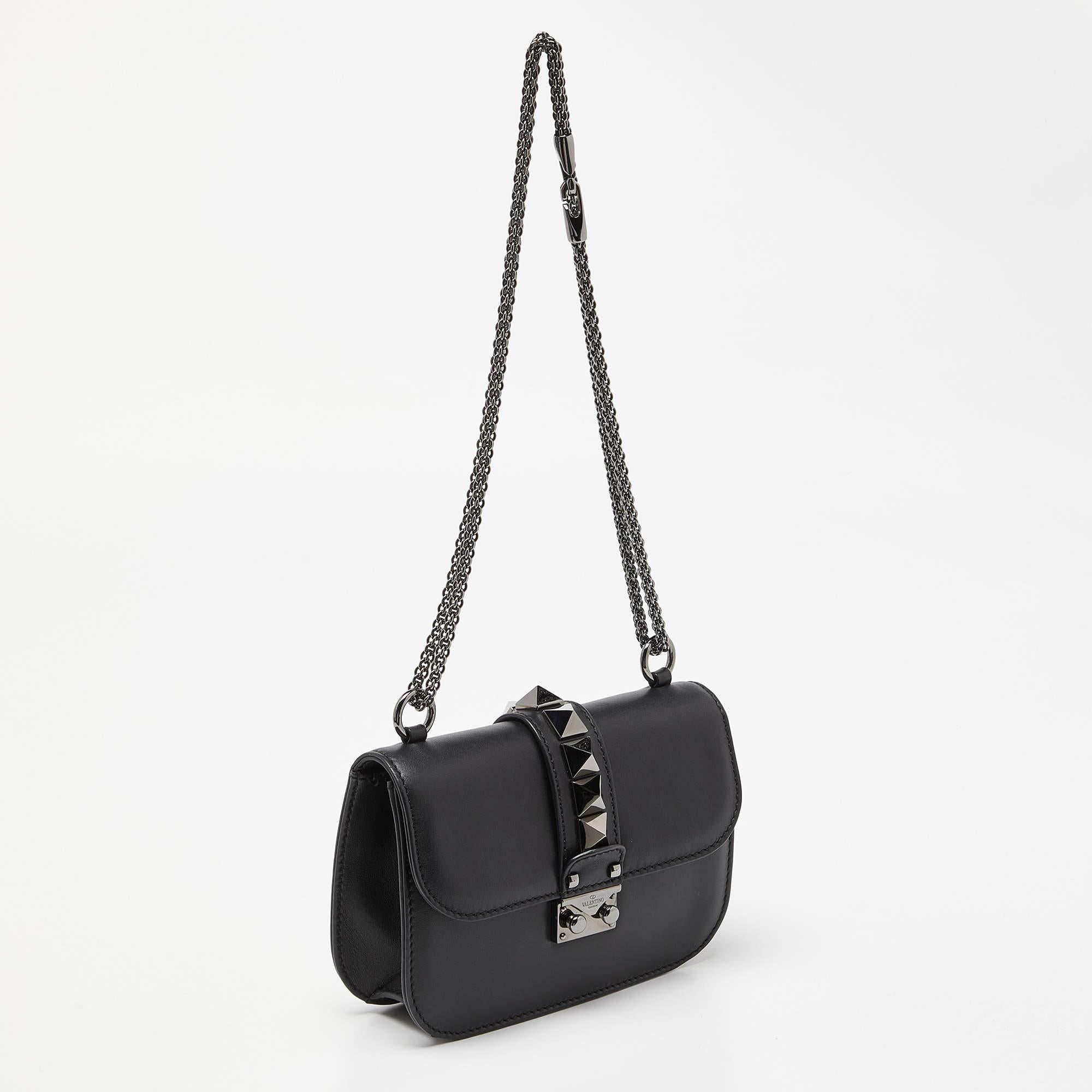 Valentino Black Leather Small Glam Lock Crossbody Bag In Good Condition In Dubai, Al Qouz 2