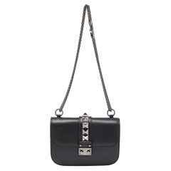 Valentino Schwarzes Leder Kleine Glam Lock Crossbody Tasche