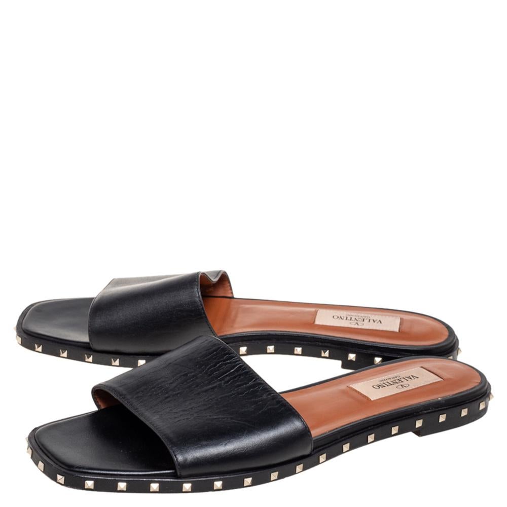 Valentino Black Leather Soul Rockstud Flat Slides Size 37.5 In Good Condition In Dubai, Al Qouz 2
