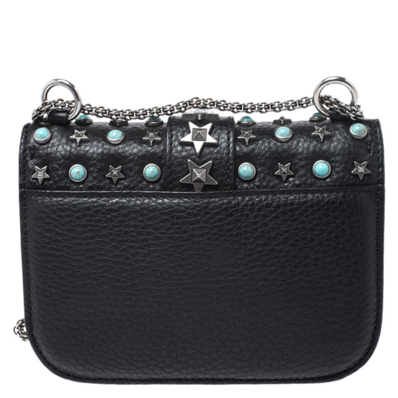 If you are looking for a bag with a blend of modern style and class, this Valentino shoulder bag is the answer. The striking bag comes with the iconic Rockstud trim and star studs on the front flap. Made in Italy, the bag is crafted from leather and