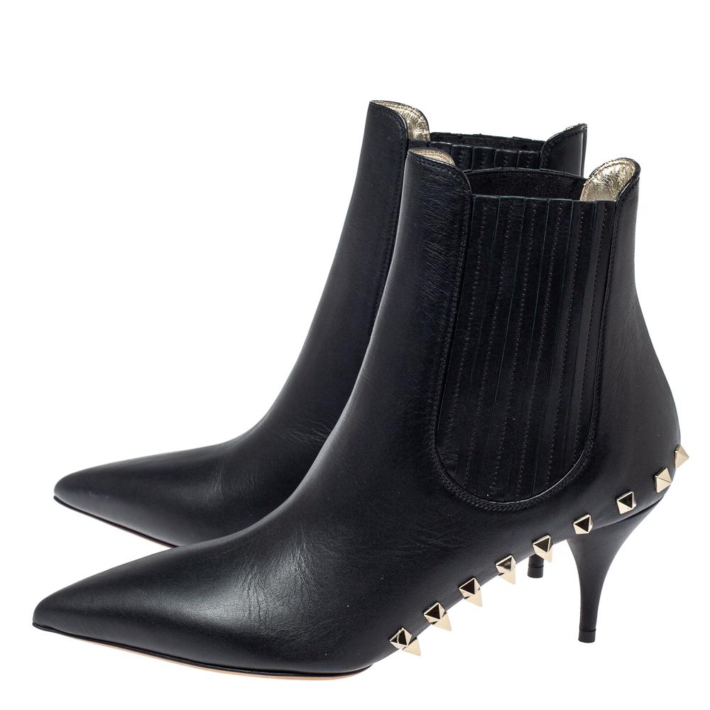 Valentino Black Leather Studded Pointed Toe Booties Size 38.5 In New Condition In Dubai, Al Qouz 2