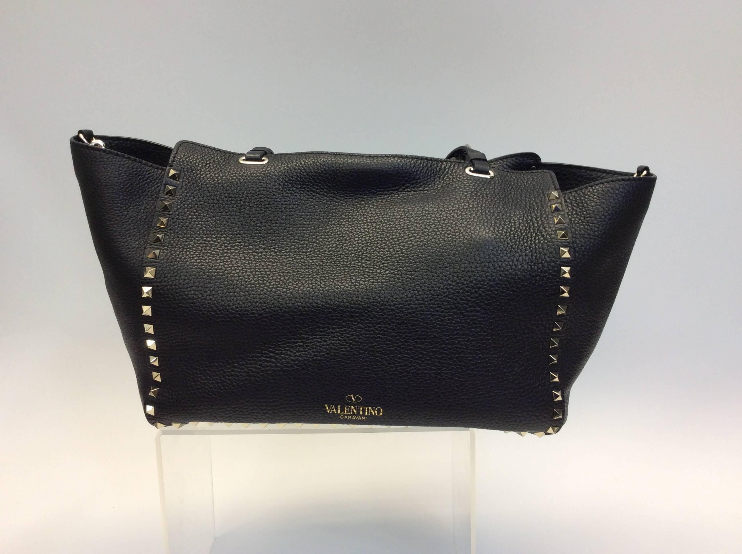 Valentino Black Leather Studded Shoulder Bag In Excellent Condition For Sale In Narberth, PA