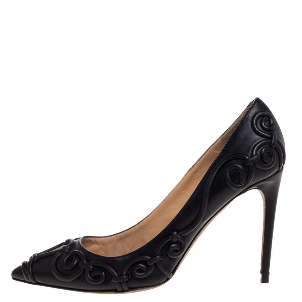 Valentino Black Leather Swirl Detail Pointed Toe Pumps Size 38.5 In Good Condition For Sale In Dubai, Al Qouz 2