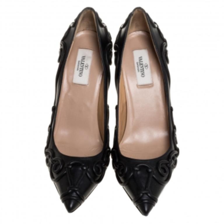 Women's Valentino Black Leather Swirl Detail Pointed Toe Pumps Size 38.5 For Sale