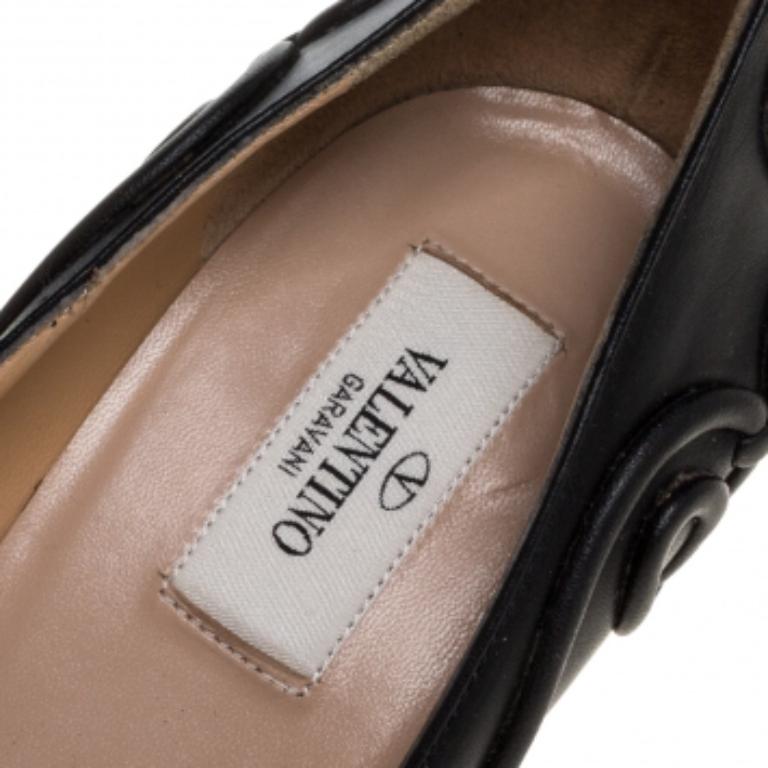 Valentino Black Leather Swirl Detail Pointed Toe Pumps Size 38.5 For Sale 1