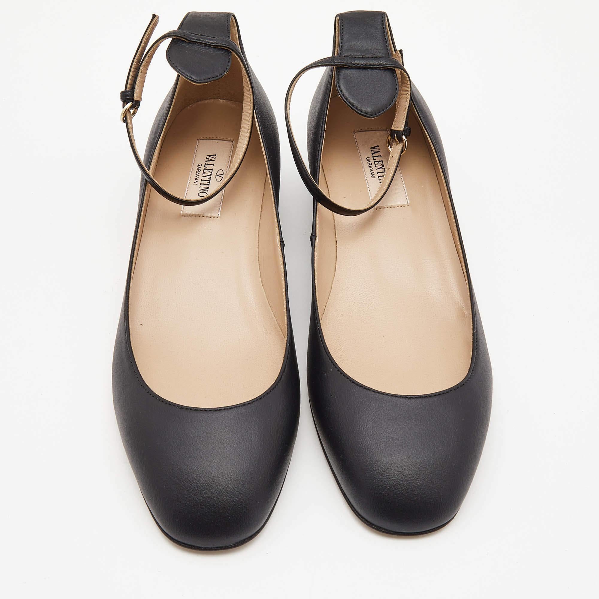 Complete your look by adding these Valentino ballet flats to your lovely wardrobe. They are crafted skilfully to grant the perfect fit and style.

Includes: Original Dustbag, Original Box

