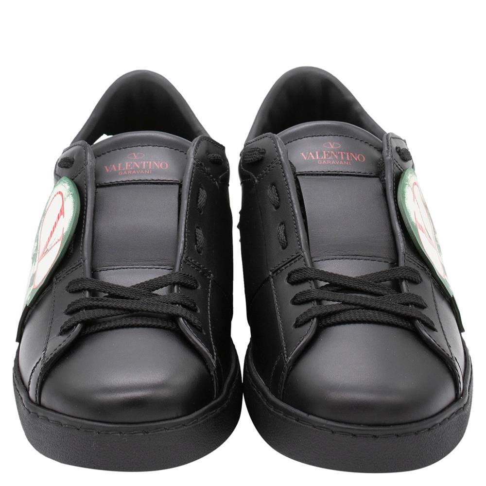 These black sneakers are brought to life from a collaboration between Valentino and Undercover that combines urban elements with aesthetics that go beyond space and time. These sneakers are crafted from leather and styled with round toes, lace-ups