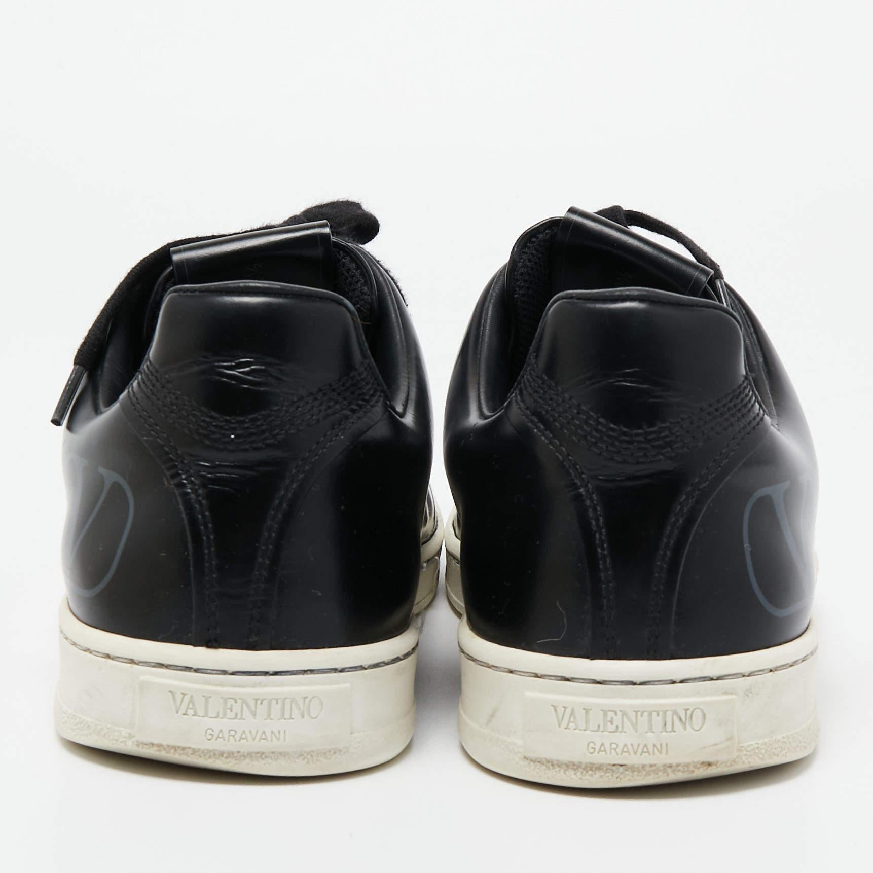 Valentino Black Leather VLogo Low Top Sneakers Size 42.5 For Sale 3