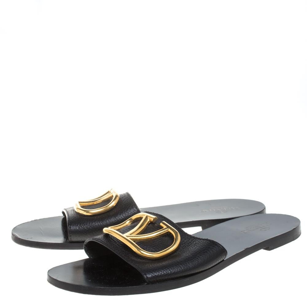 Valentino Black Leather VLogo Slide Flats Size 40 In Good Condition In Dubai, Al Qouz 2