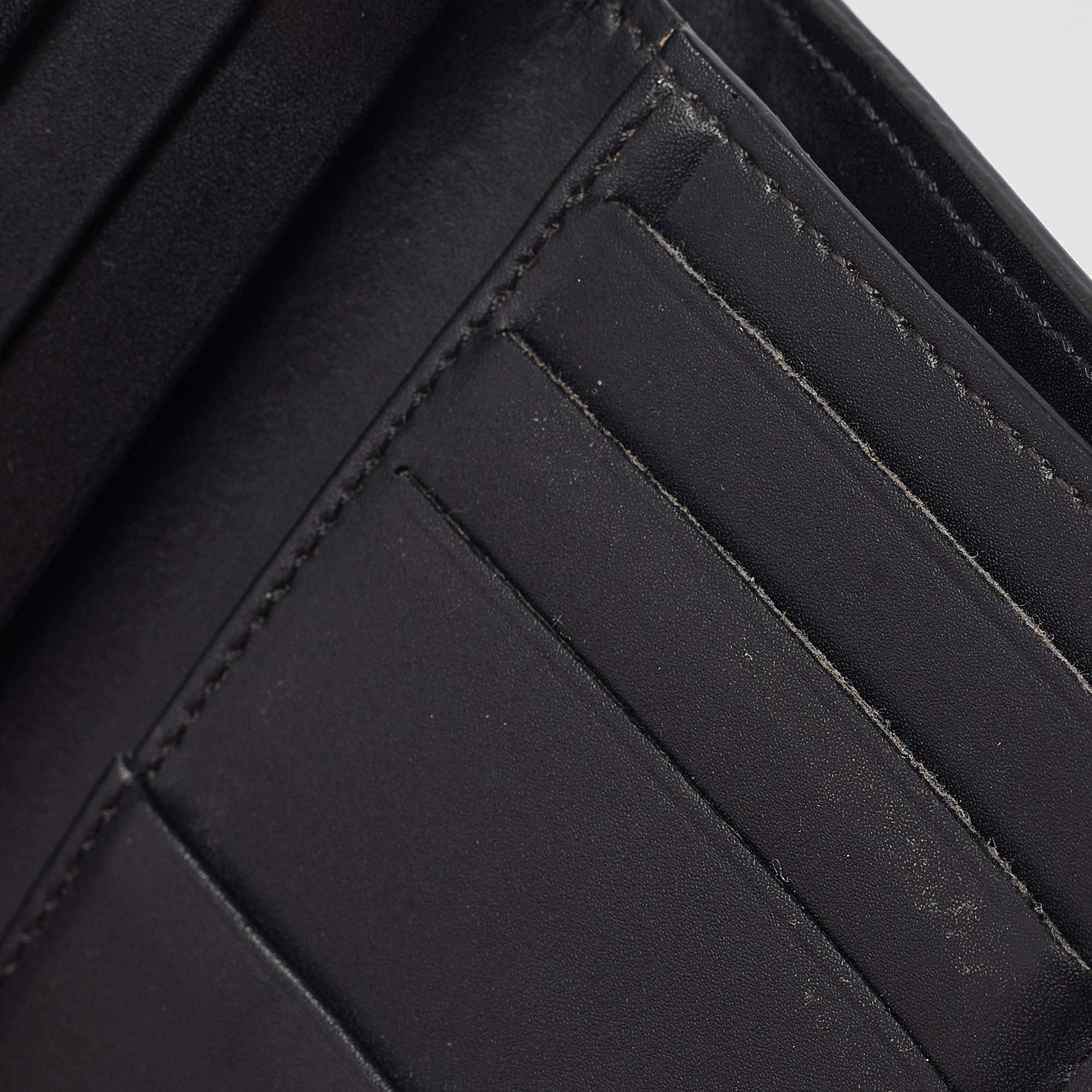 Valentino Black Leather VLTN Bifold Card Holder In Good Condition For Sale In Dubai, Al Qouz 2