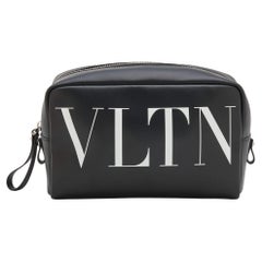 Valentino VLTN Clutch aus schwarzem Leder