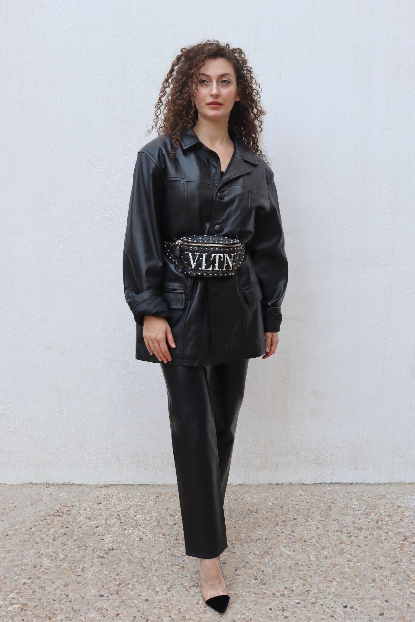 Valentino Black Leather VLTN Rockstud Bum Bag In Good Condition For Sale In Amman, JO