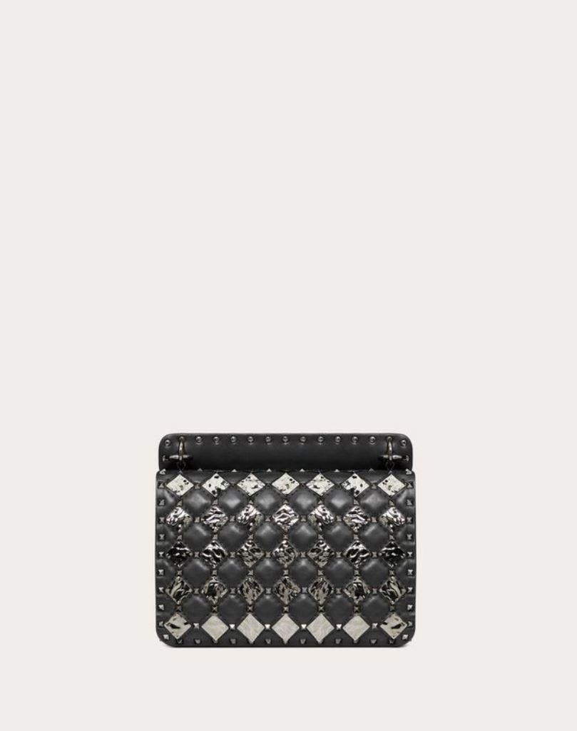 Crafted in stunning shape, this bag features a quilted pattern on the exterior and detailed with Rockstud spikes that lend it an elegant look. It comes with a chain strap. Carry it for your evening outings for a statement-making look.

Includes: