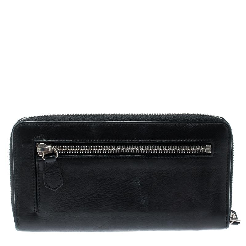 This Valentino wallet is extremely slick and classy. It has a beautiful design with the signature logo on the front. The zip around closure is made from silver-tone metal. It is spacious and helps you arrange and keep all your essentials in place.